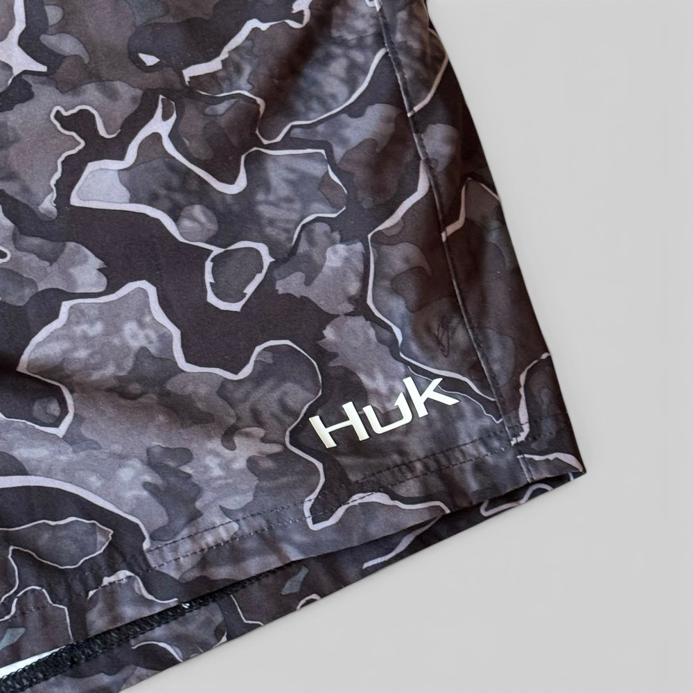 Huk Performance Fishing Shorts Camo Black Gray Boardshorts Outdoor Gear Men's XL - Picture 5 of 9